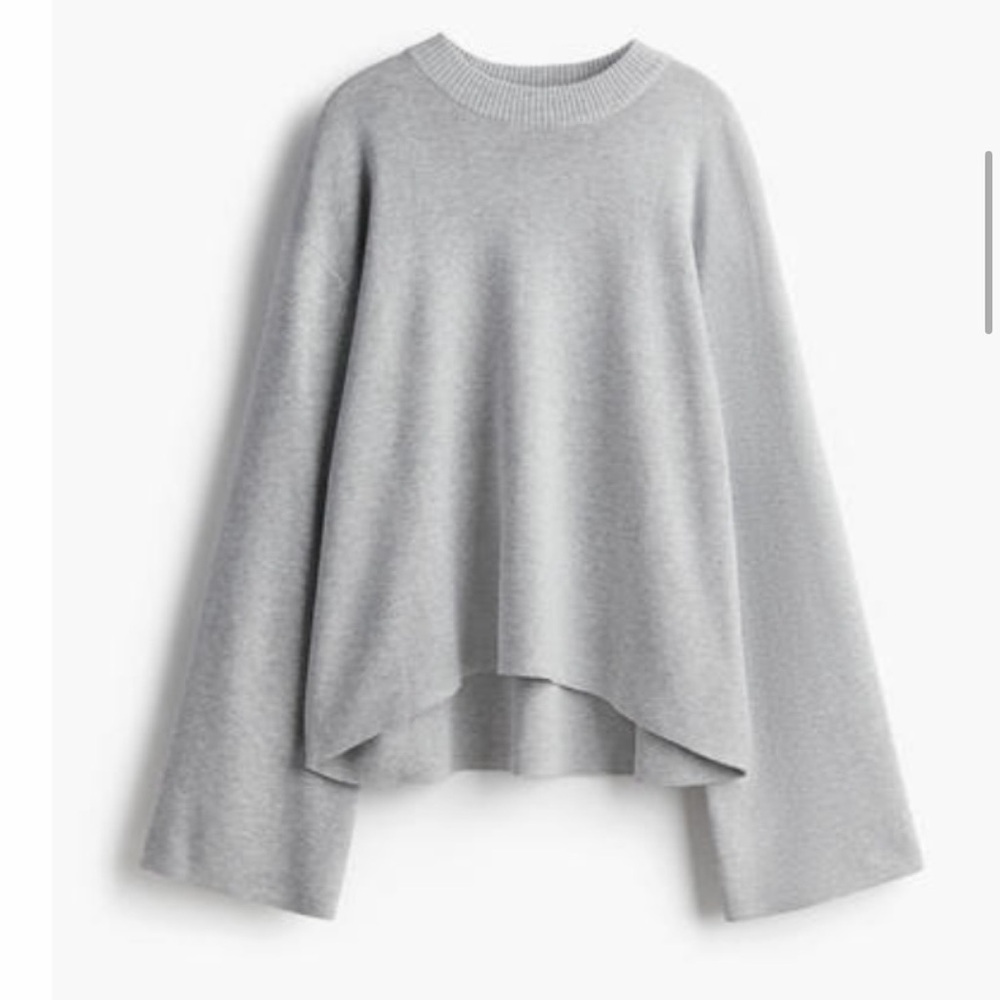 H&M Oversized Curved-Hem Sweater in Light Gray Melange sz M